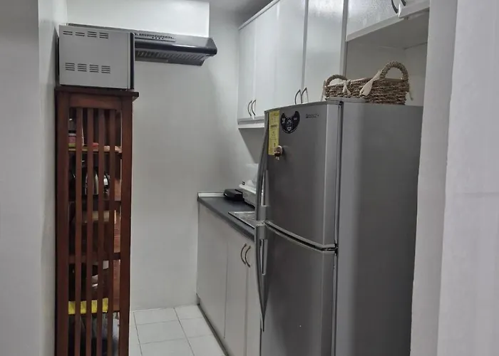 1br Retro-styled Unit In Bgc, Taguig Apartment Manila